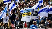 Ukraine: Russians living in Prague stage anti-war rally 