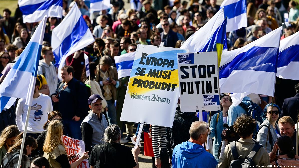 Eurozone crisis live: Thousands protest against Greek