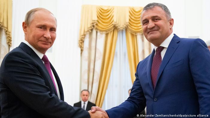 Russland I Südossetiens Präsident in Moskau