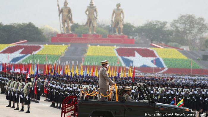 Myanmar Naypyitaw | Militärparade am Armed Forces Day