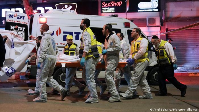 Cuatro muertos y varios heridos en atentado en el norte de Israel | El  Mundo | DW | 27.03.2022