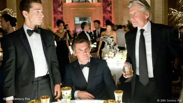 Wall Street 3: "Wall Street - Geld schläft nicht" Szenenbild mit Shia LeBeouf (l.), Josh Brolin (m.) und Michael Douglas (r.) Quelle: 20th Century Fox