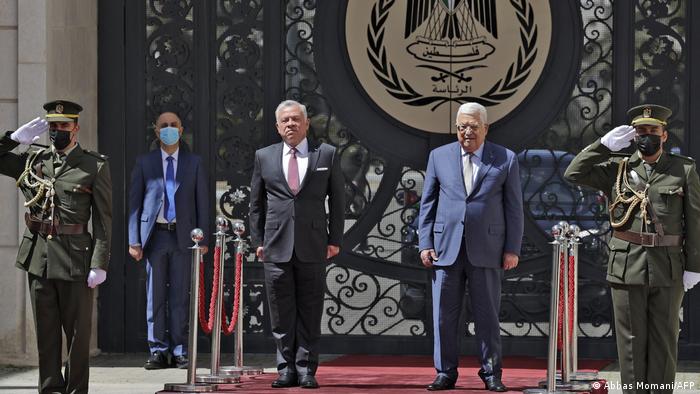 Westjordanland | Der palästinensische Präsident Mahmud Abbas begrüßt König Abdullah II. von Jordanien