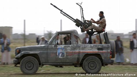 Хуситы в Йемене демонстрируют свое оружие