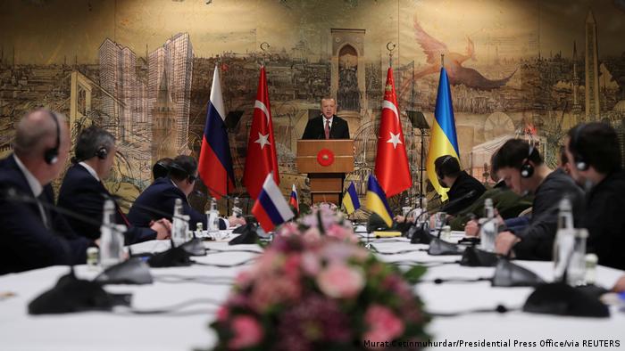 Мирные переговоры между Россией и Украиной в Турции 