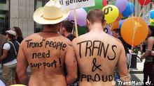 Zwei Männern auf einem Pride (CSD Muc 2013_TransAndProud (c)TransManneV.jpg): TransMann eV.