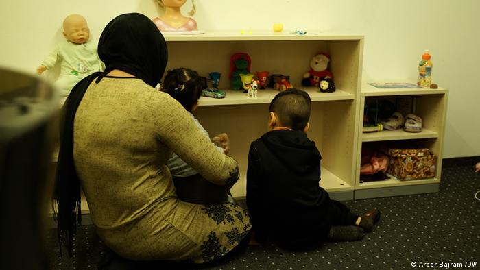 Злодеите нахлули в дома ѝ, пребили я пред очите на