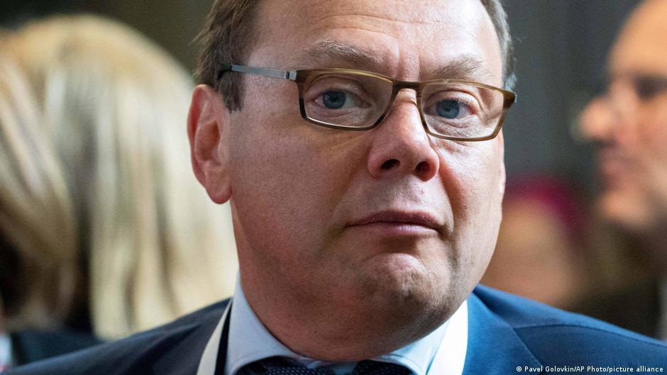 Reuters: Евросоюз снимает санкции с Алишера Усманова и Михаила Фридмана