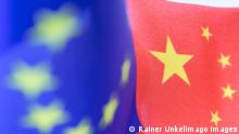 Die Fahnen / Flaggen von China und Europa / EU , 08.01.2021 The flags of China and Europe / EU , 08.01.2021 *** The flags Flags of China and Europe EU , 08 01 2021 The flags of China and Europe EU , 08 01 2021 