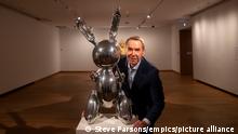 Jeff Koons at the Ashmolean exhibition. Artist Jeff Koons poses next to his piece called Rabbit during a photo call ahead of his exhibition at the Ashmolean Museum in Oxford. Picture date: Monday February 4, 2019. Jeff Koons at the Ashmolean runs at the museum from February 7th until June 9th. See PA story ARTS Koons. Photo credit should read: Steve Parsons/PA Wire URN:41010017