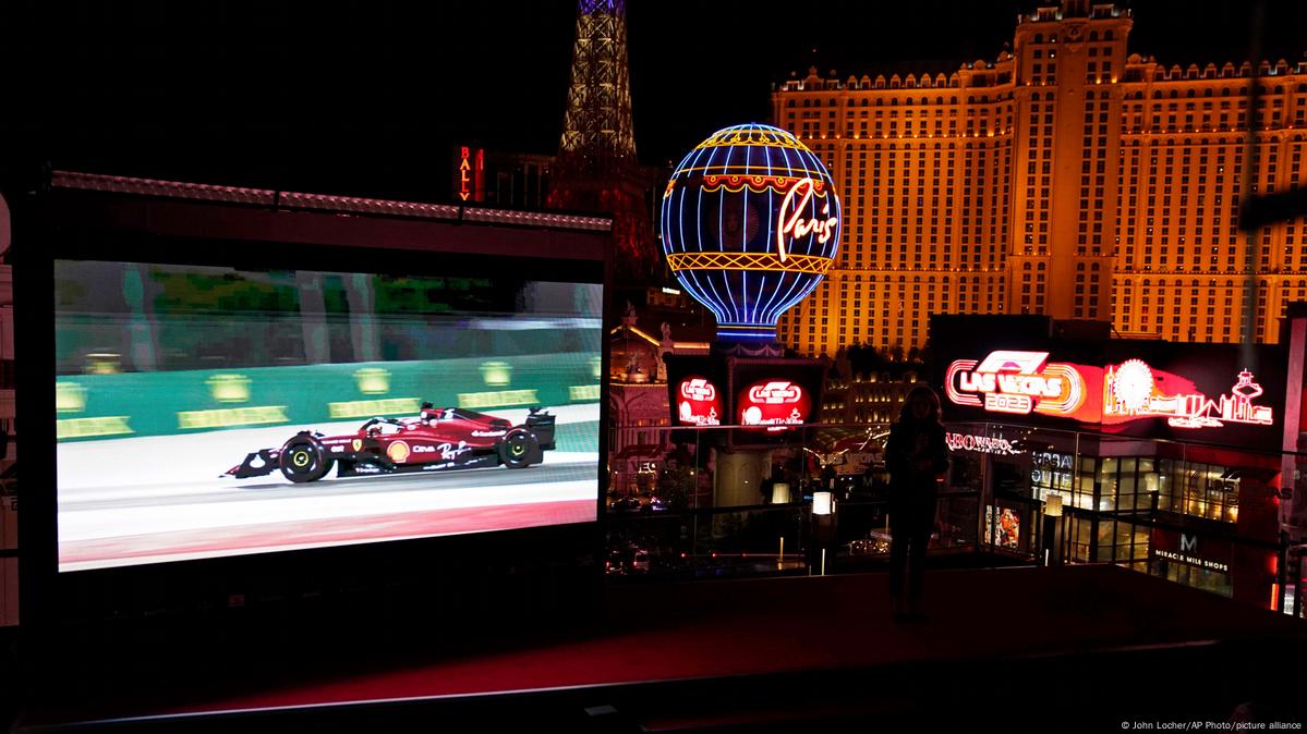 PHOTOS: Remember when F1 was held on Las Vegas Strip at Caesars Palace Grand  Prix?