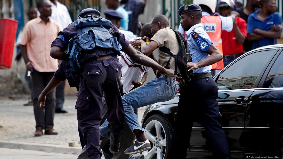 Ativistas Julgados Em Luanda Por Manifestação Não Autorizada Dw 11042022 