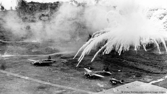 Historische Aufnahme Phosphorbombe