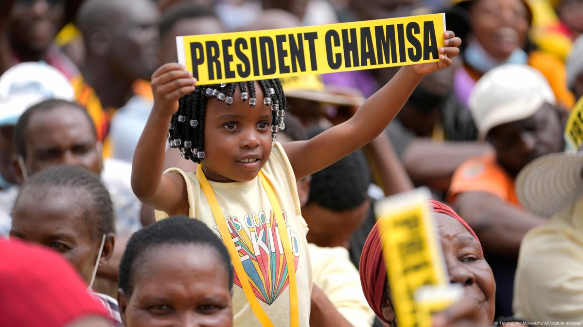 Zimbabwe gears up for 2023 election amid economic woes DW 12/30/2022