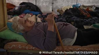 Ηλικιωμένη, καταυλισμός προσφύγων