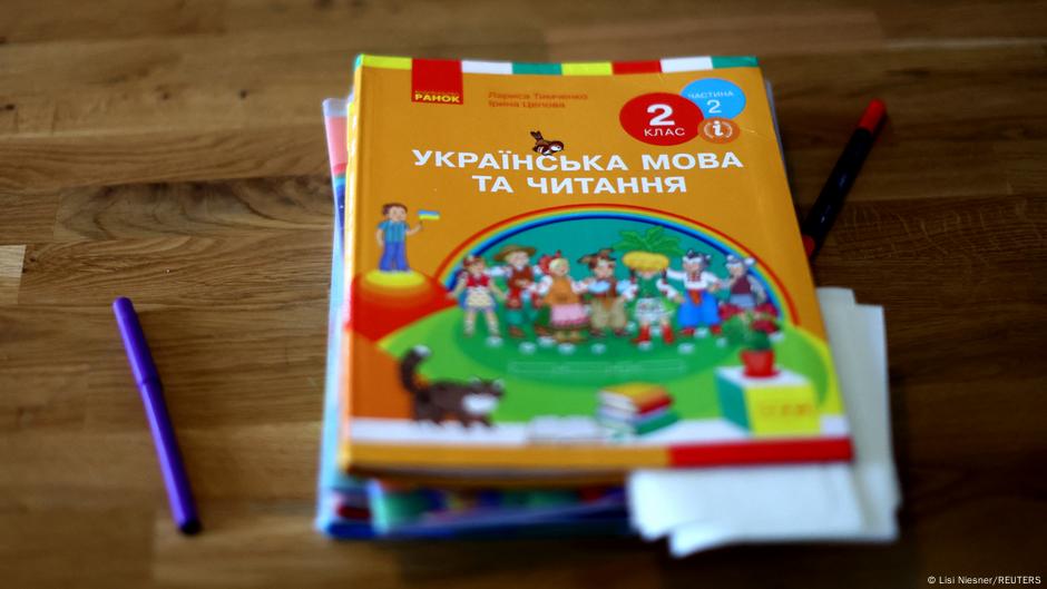 Украинские учителя получают работу в немецких школах – DW – 24.04.2022