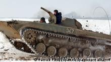 Mit ihrem tschechischen Schützenpanzer BMP 1 fahren Silvio Klaue (l) und Andre Koltermann am Donnerstag (24.02.2005) über einen mit Schnee bedeckten Acker im brandenburgischen Herzberg nahe Beeskow. Die beiden Männer bieten Ausfahrten mit dem Panzer durchs Gelände an. Bis zu neun Personen finden in dem Kettenfahrzeug Platz. Der Schützenpanzer BMP 1 ist ein in der damaligen Sowjetunion entwickeltes schwimmfähiges Kettenfahrzeug. Klaue und Koltermann sehen ihr Freizeit-Angebot nicht als eine Art der Kriegsverherrlichung, für sie stehen ausschließlich Anschauungszwecke und der Fahrspaß im Gelände im Vordergrund. Foto: Patrick Pleul/lbn +++ dpa-Bildfunk +++