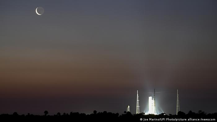 NASA bereitet ihre SLS-Rakete für Tests im Kennedy Space Center in Florida vor