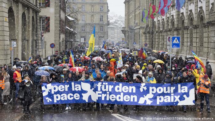 مظاهرة في العاصمة السويسرية بيرن ضد الغزو الروسي لأوكرانيا 