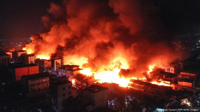 Plumes of smoke billowing from the fire at the Waaheen market in Hargeisa, Somaliland