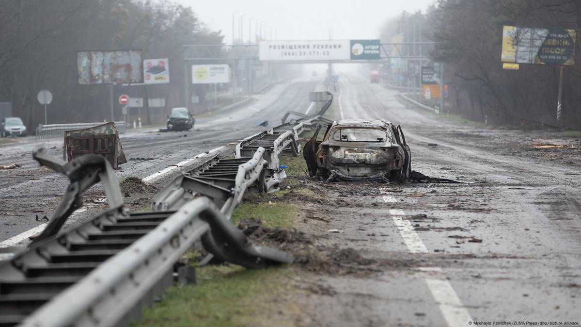 CNN показал видео убийства безоружных украинцев солдатами РФ – DW –  12.05.2022