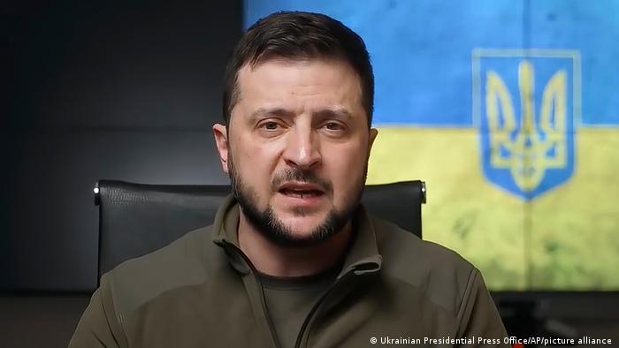 "Diga a todos no Donbass que o Exército ucraniano os libertará", prometeu Zelenski