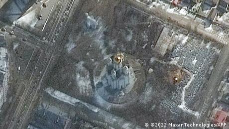 Междувременно технологичната компания Maxar Technologies разпространи сателитни снимки, на които се вижда масов гроб в двора на църква в Буча. Кадрите са заснети на 31 март.