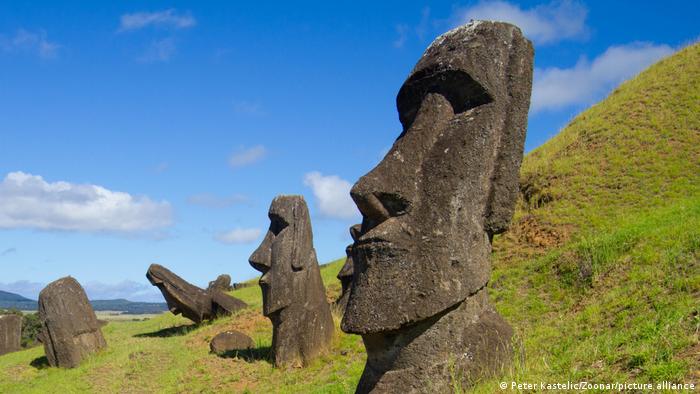 Las figuras moai son el mayor atractivo turístico de Rapa Nui.