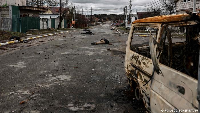 Ukraine | Leichen auf der Straße in Bucha