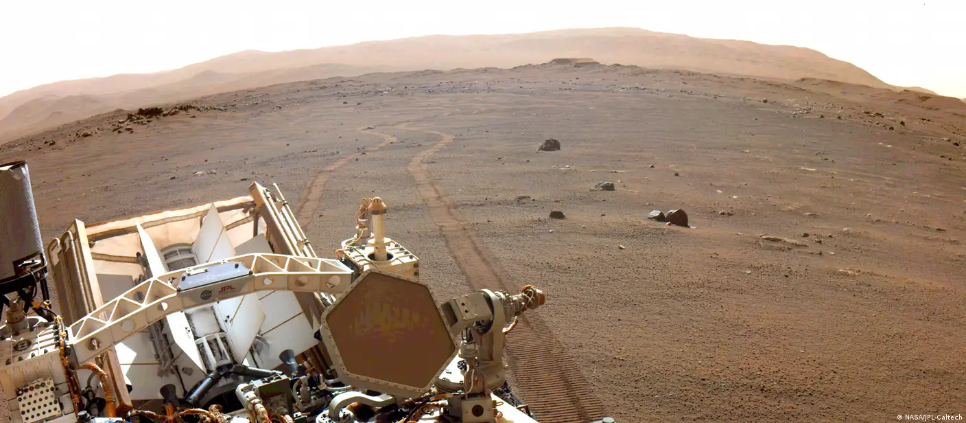 La NASA muestra cómo una nube de polvo se levanta en Marte – DW – 02/06/2022, image size:1408x616