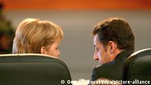 Germany's chancellor Angela Merkel (L) is chatting whith French President Nicolas Sarkozy (R) during the opening session of the NATO summit in Bucharest 03 April 2008. NATO heads of state and guest leaders are meeting for a three-day summit of the military alliance from 02 - 04 April 2008 in the Romanian capital. EPA/GEORGI LIKOVSKI +++(c) dpa - Report+++