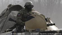 Russia Ukraine Military Operation 8125237 24.02.2022 A Russian servicemen ride on an armoured vehicle along a road in Armyansk in the northern part of Crimea, Russia. On February 24 Russian President Vladimir Putin announced a military operation in Ukraine following recognition of independence of breakaway Donbas republics. Konstantin Mihalchevskiy / Sputnik Armyansk Republic of Crimea Russia PUBLICATIONxINxGERxSUIxAUTxONLY Copyright: xKonstantinxMihalchevskiyx 