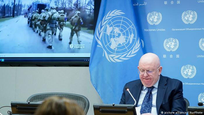 El embajador ruso ante Naciones Unidas, Vassily Nebenzia, en una rueda de prensa el pasado lunes donde desmintió que las tropas rusas hubieran cometido crímenes en Ucrania.