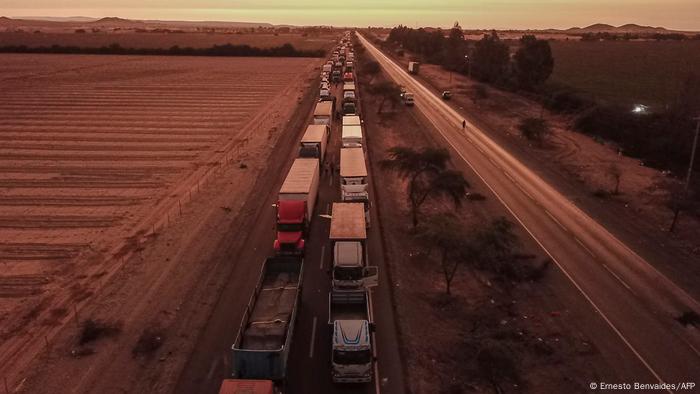 Perú: bloqueo en la autopista Panamericana, en el departamento de Ica.
