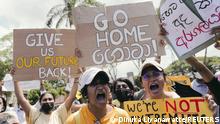 4.4.2022, Colombo***People shout slogans against Sri Lanka's President Gotabaya Rajapaksa and demand that Rajapaksa family politicians step down, during a protest amid the country's economic crisis, at Independence Square in Colombo, Sri Lanka, April 4, 2022. REUTERS/Dinuka Liyanawatte

