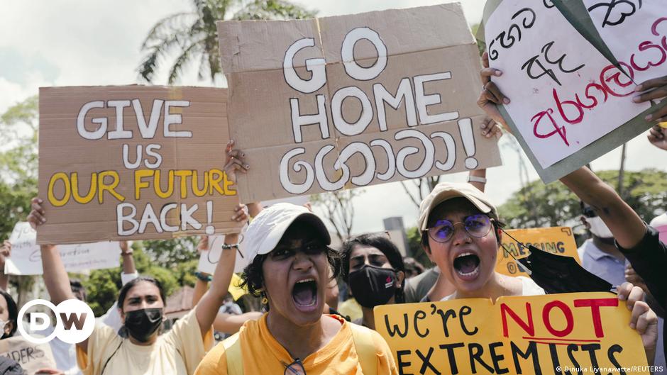 Sri Lankas Präsident baut nach Protesten Kabinett um