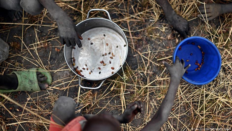 منسيون في السودان.. أوراق الشجر طعام النازحين في جبال النوبة