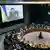 Presidente da Ucrânia, Volodimir Zelenski, aparece em telão na sala do Conselho de Segurança da ONU. Ele pediu punição aos culpados pelas mortes de civis em seu país
