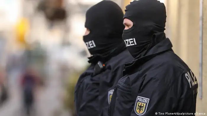 Symbolbild Deutschland Polizei Razzia