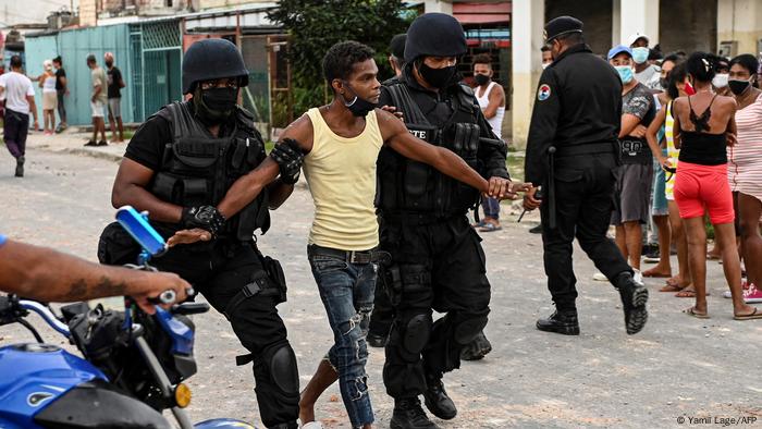 Cuba: HRW denuncia violaciones a los derechos humanos a un año del 11-J | Las noticias y análisis más importantes en América Latina | DW | 11.07.2022