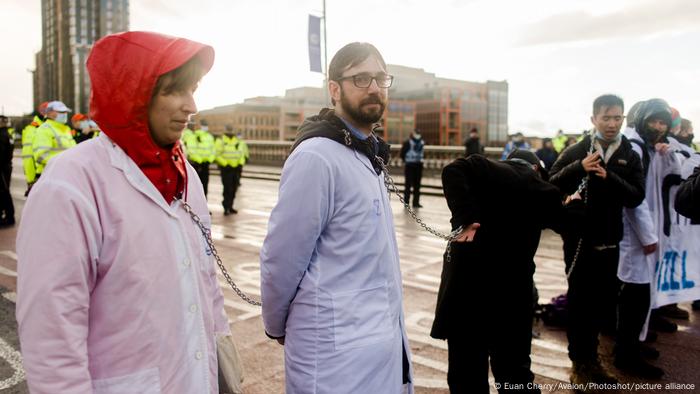 Scientist Rebellion protesters chain themselves together during Cop26.