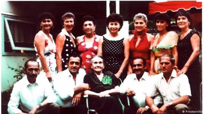 Colour photo of the Lemoine family in the 1980s - Frieda with her mother, Helene, and her ten brothers and sisters