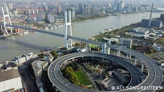 Весна 2022 року. На автомагістралях міста Шанхай практично немає машин