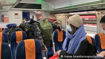 'Ετοιμοι για την έξοδο από το τραίνο, αλλά το ταξίδι συνεχίζεται από το Βερολίνο σε άλλη πόλη