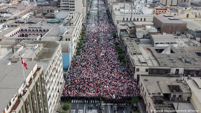 Protesta en Lima contra el gobierno de Pedro Castillo. (5.04.2022). Protesta en Lima contra el gobierno de Pedro Castillo. (5.04.2022).