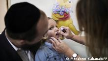 An Israeli child receives a vaccination against Polio at a clinic in Jerusalem on August 18, 2013. Israel took its polio vaccination campaign nationwide, saying a two-week vaccination effort in the south was not enough to curb the threat of an outbreak of the virus. AFP PHOTO/MENAHEM KAHANA (Photo by MENAHEM KAHANA / AFP)
