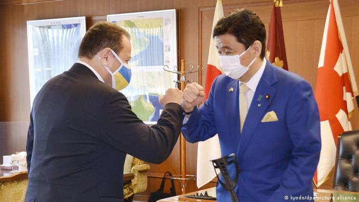 Minister of Defense of Ukraine Nobuo Kishi and Japan's Ambassador to Tokyo Serhiy Korsunsky