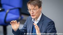 07.04.2022 | Karl Lauterbach (SPD), Bundesminister für Gesundheit, spricht im Plenum im Bundestag. Der Deutsche Bundestag stimmt in der Sitzung über eine Impfpflicht gegen das Coronavirus ab. +++ dpa-Bildfunk +++