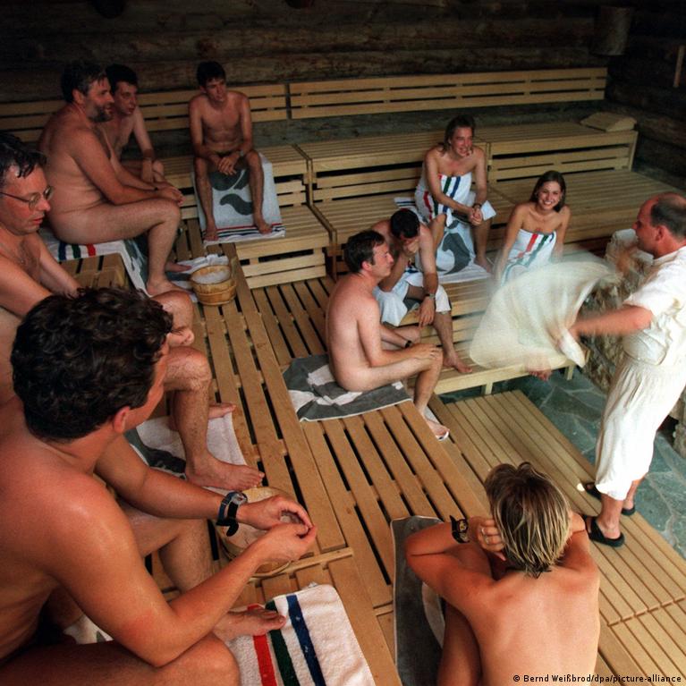 Tutustu 60+ imagen naked sauna