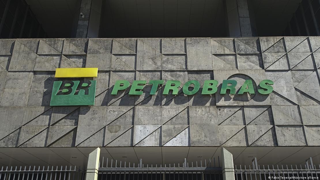 Logo da Petrobras em fachada de prédio
Marina Silva compra briga com a Petrobras